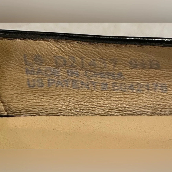 Cole Haan Peeptoe Patent Leather Heels Size 9.5 Medium 4 1/2” heel EUC - Picture 6 of 6